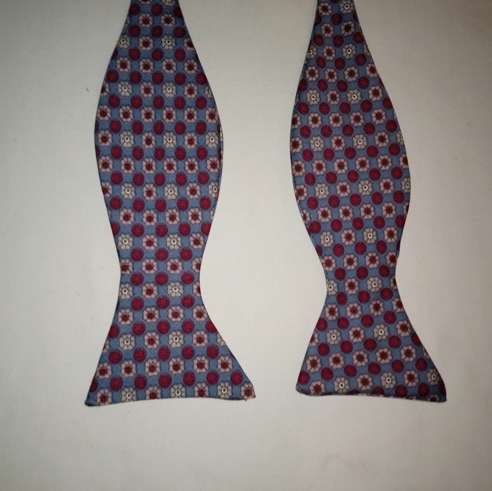 BOWTIE AUTHENTIC VINTAGE 💯%SILK